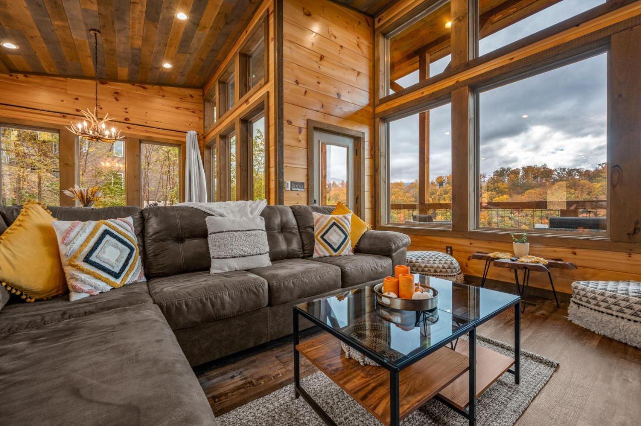 The Overlook '21 Cabin: Scenic Views with Hot Tub and Game Room Gatlinburg Exterior photo