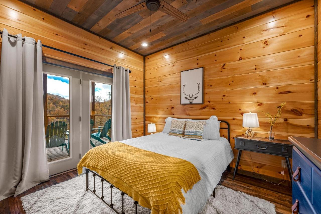 The Overlook '21 Cabin: Scenic Views with Hot Tub and Game Room Gatlinburg Exterior photo