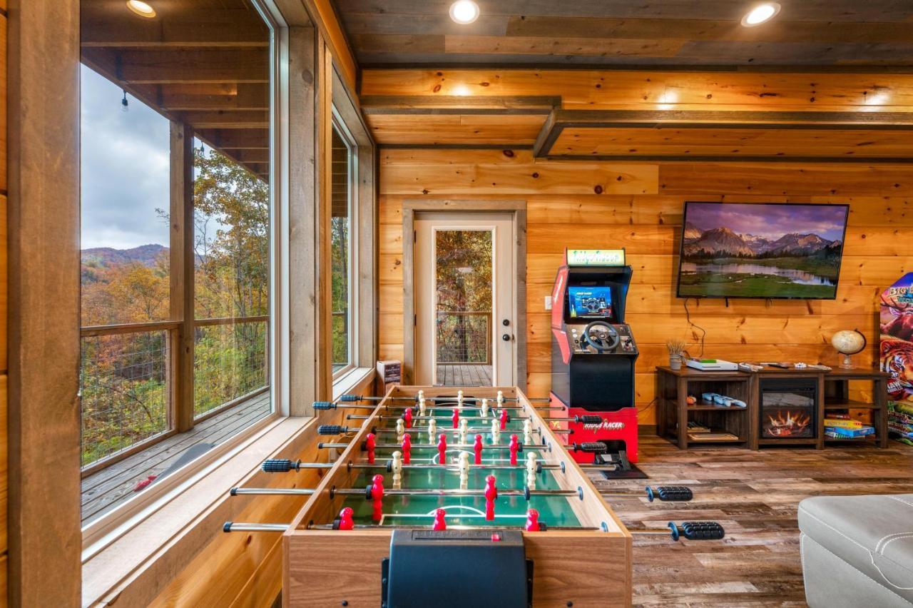 The Overlook '21 Cabin: Scenic Views with Hot Tub and Game Room Gatlinburg Exterior photo