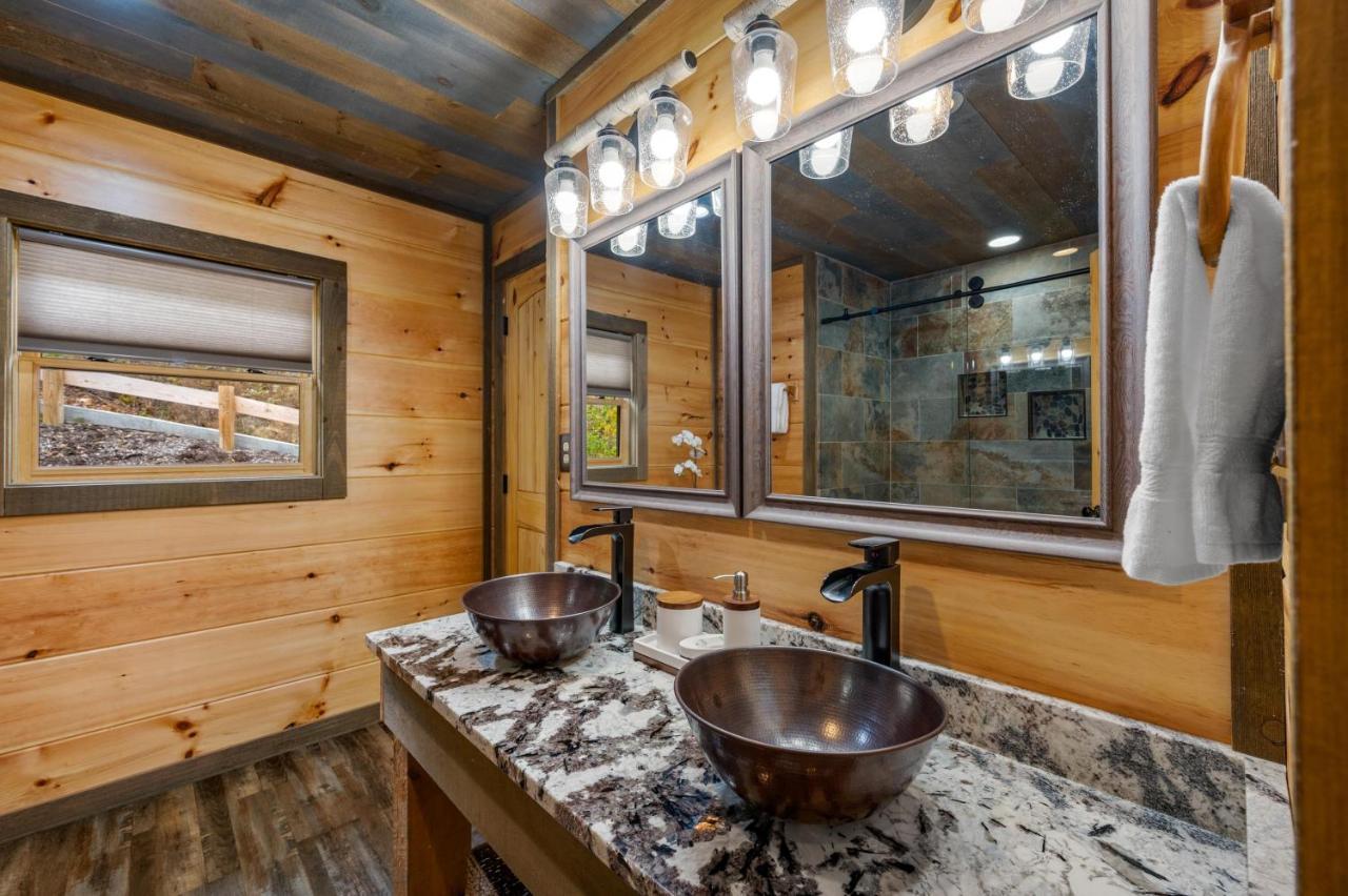 The Overlook '21 Cabin: Scenic Views with Hot Tub and Game Room Gatlinburg Exterior photo